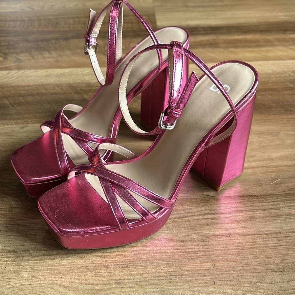 BP Platform Sandals - Picture 6 of 9